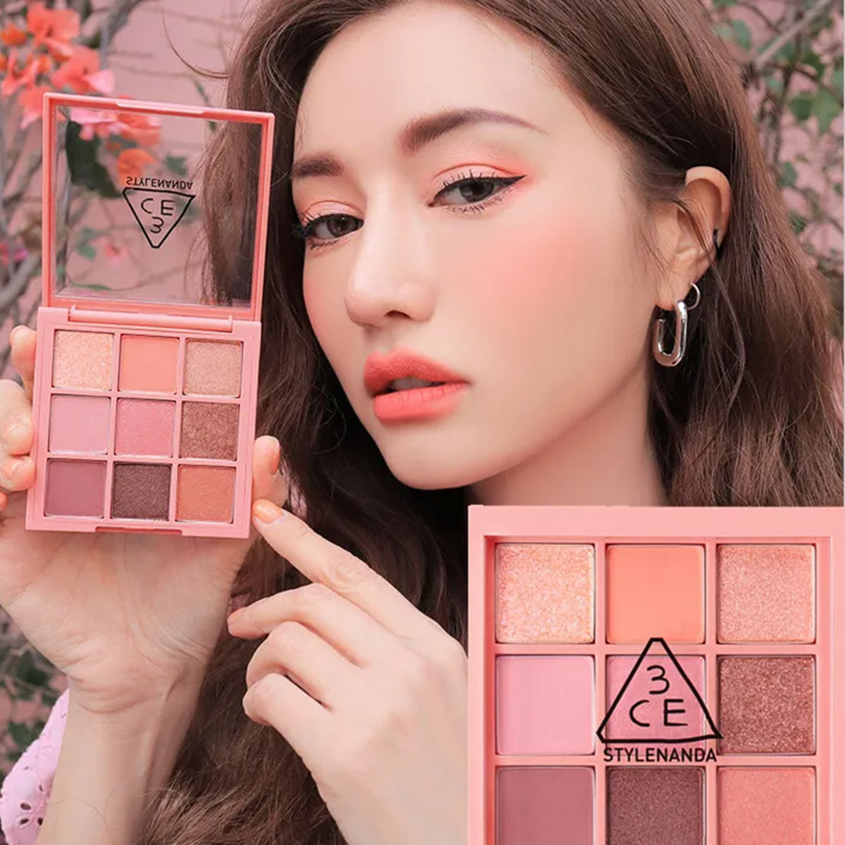 model-holding-3ce-peach-palette